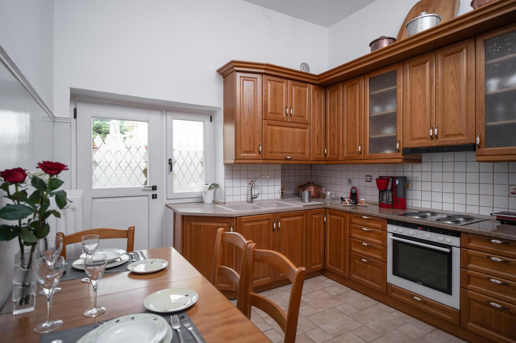 The Rock Guesthouse Калампака Екстериор снимка