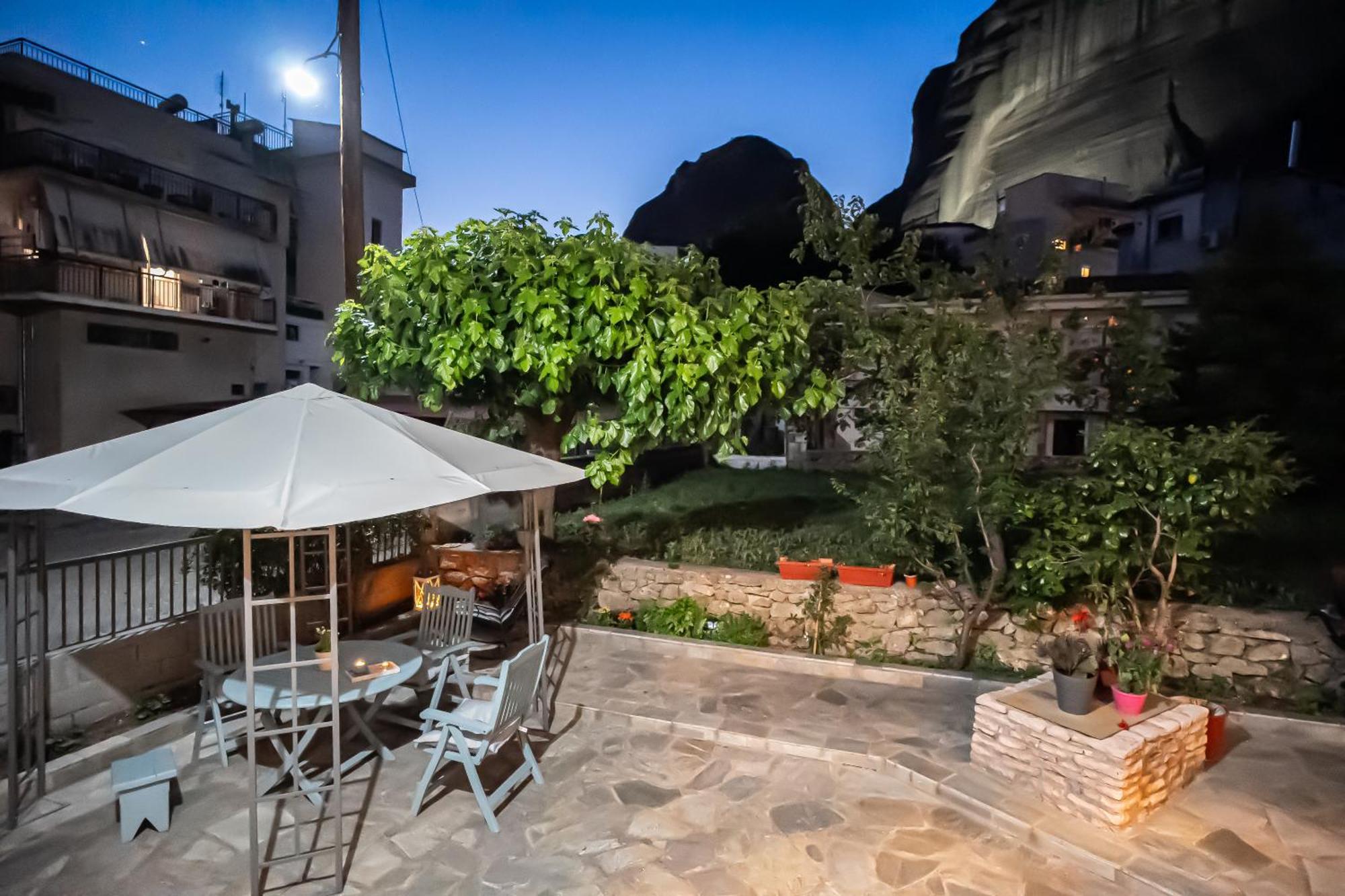 The Rock Guesthouse Калампака Екстериор снимка