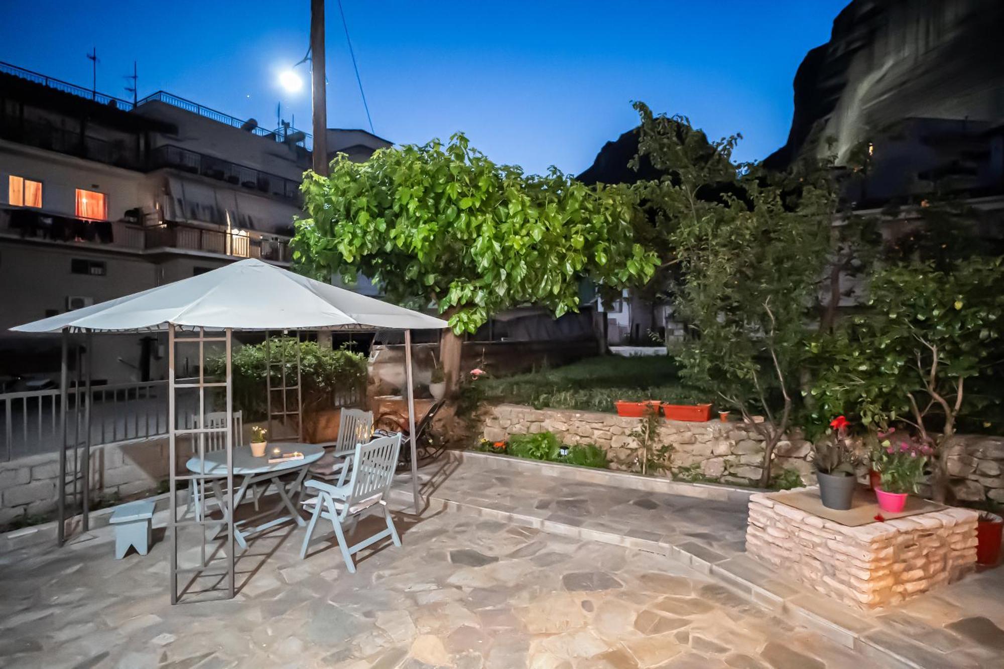 The Rock Guesthouse Калампака Екстериор снимка